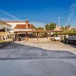 Casa Cerin 로비니